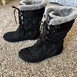 Columbia Women's Black Quilted Winter Boots with Gray Lining